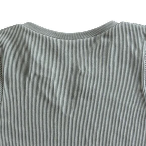 New ELODIE Sage Green Short Sleeve Notch V-Neck Ribbed Stretch Knit Top Sz M / L - Picture 7 of 8